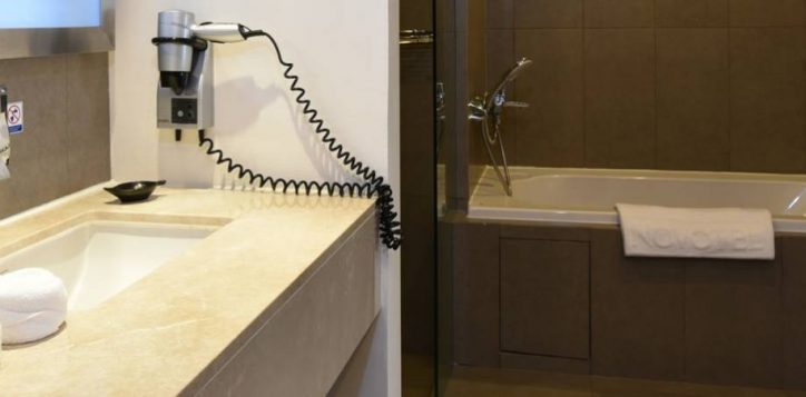 novotelsiam_twobedroom_bathroom-copy-2