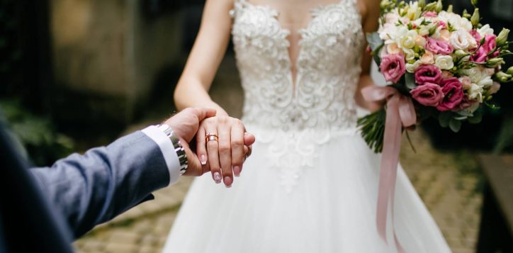 wedding-bouquet-bride-s-hands-2-2-2