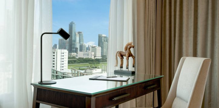 paul-dubrule-suite-working-desk-2