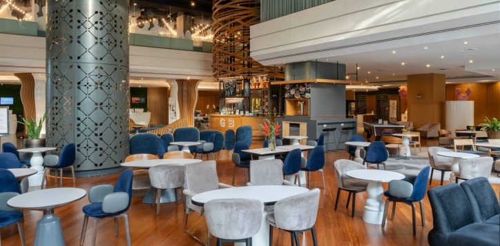 spacious-gourmet-bar-2