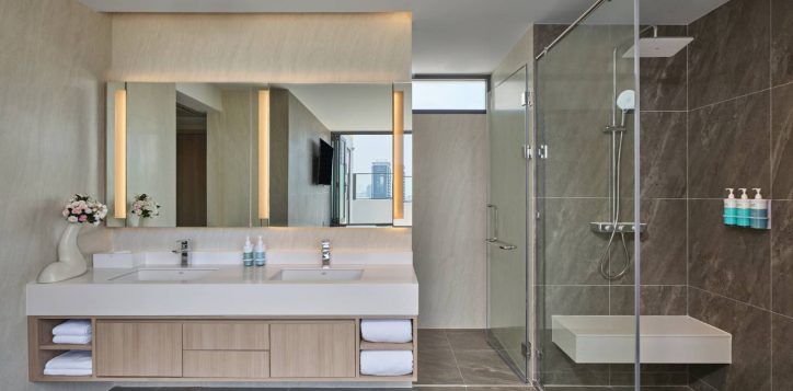 restroom-2-2
