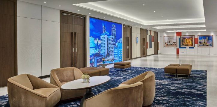 cm-square-foyer-led-backdrop-2